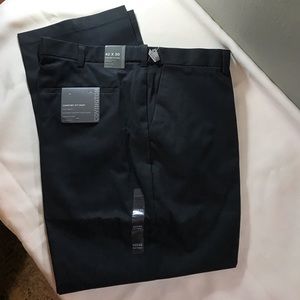 Brand NWT Mens covington black flat front 42x30 Comfort fit
